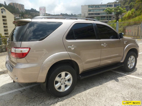 Toyota Fortuner .