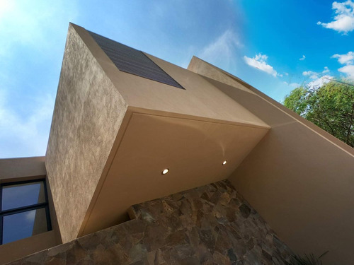 Linda Residencia En Altozano, De Autor, 3 Recamaras, Sala Tv, Jardín, Luxury