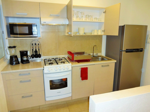 Imagen 11 de 14 de Departamento En Venta. Metro Portales. Albert. 2r, 2b, 1e.
