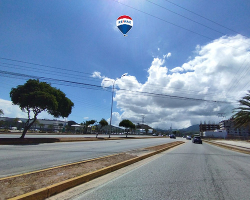 Re/max 2mil Vende Negocio En Mun. Maneiro, Isla De Margarita, Edo. Nueva Esparta