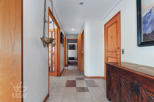Amplio, Vista Despejada, 3 Dorm, 3 Baños, Servicios, Salita