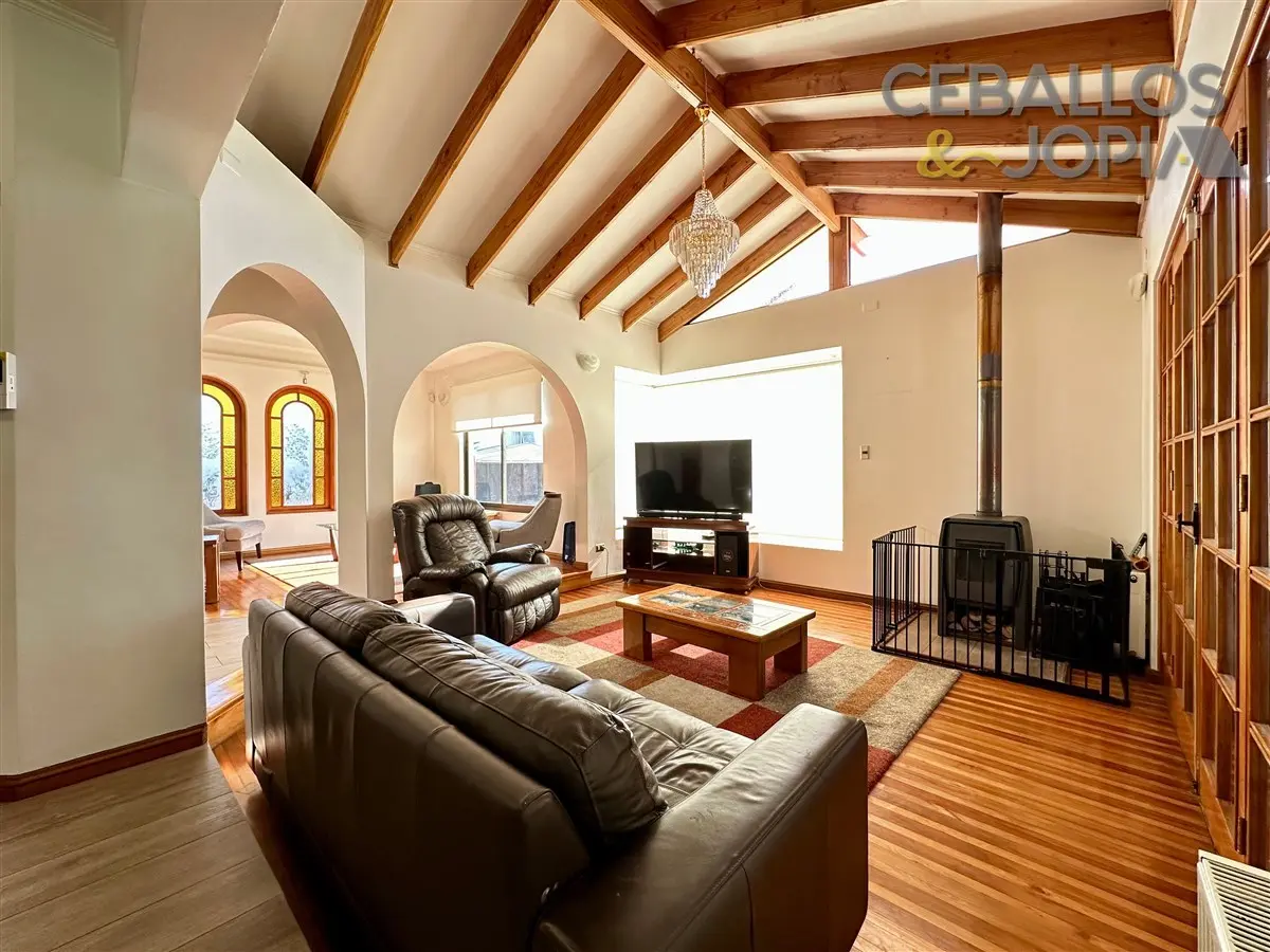 Imagen 4 de 17 de Casa En Venta De 6 Dorm. En Villa Alemana
