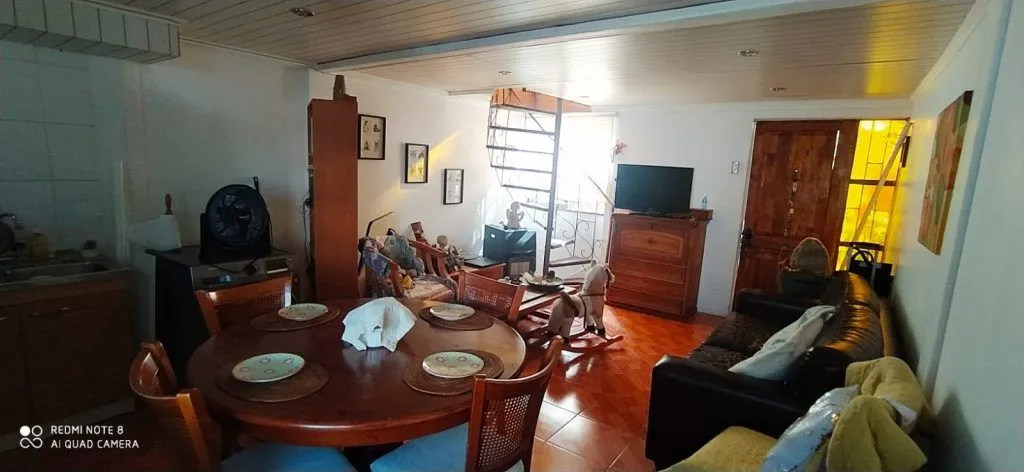 Imagen 5 de 17 de Vendo Casa Stgo 2d+1b -antu
