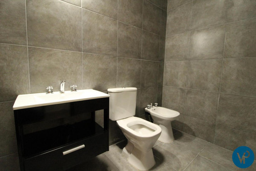Casa En Venta Castelar Apto Crédito Bancario, Ph 3 Ambientes Con Departamento 2 Ambientes Al Fondo