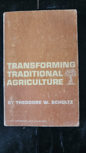 Transformando La Agricultura Tradicional (en Inglés) Schultz