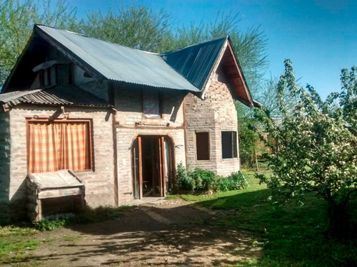 Casa De Ladrillos A La Vista Con Amplio Terreno A 15 Cuadras De La Plaza Principal