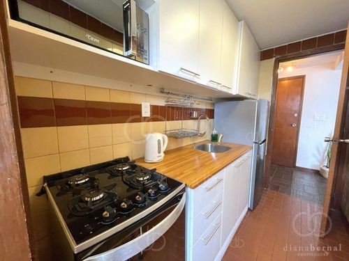 Imagen 6 de 14 de Apartamento En Venta A Una Cuadra Del Mar, Reciclado Y Con Parrillero Propio.