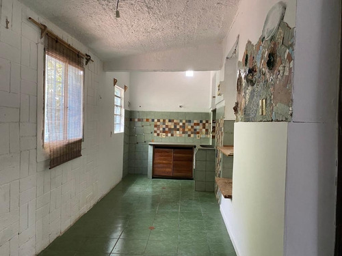 ¡oportunidad! Lega Propiedades Vende En Exclusividad Amplia Casa Con 2 Dormitorios