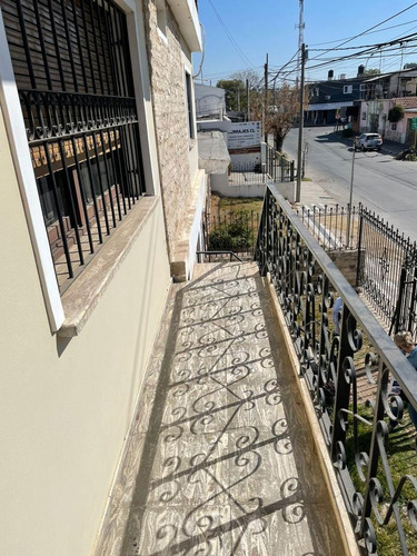 Imagen 3 de 11 de Casa En Venta Barrio Jardín - Excelente Oportunidad / 5 Dorm