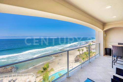 Condominio En Esquina Con Vista Panoramica A La Orilla Del Mar En Venta