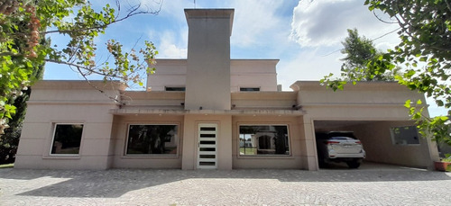 Importante Casa En La Concepción Lujan.