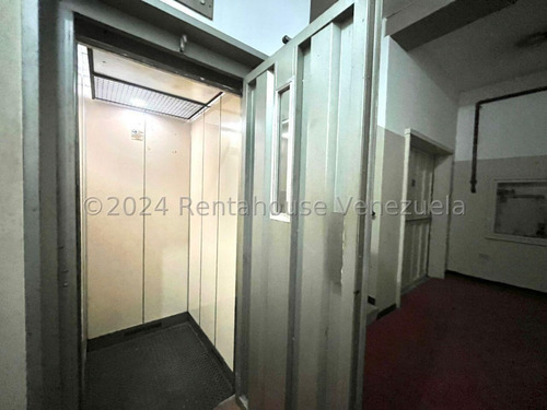 Edificio Industrial En Venta En La Urbina
