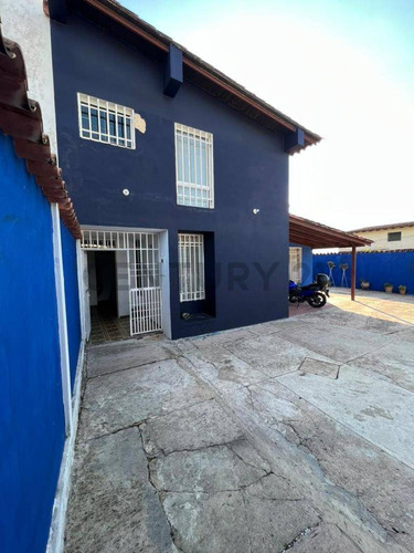 La Casa A Pie De Calle Ubicada En Pueblo Nuevo Vía Polígono