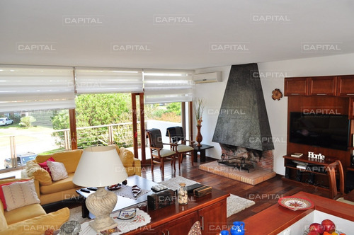 Espectacular Casa En Playa Mansa 3 Dormitorios A 150 Metros Del Mar-ref:28522