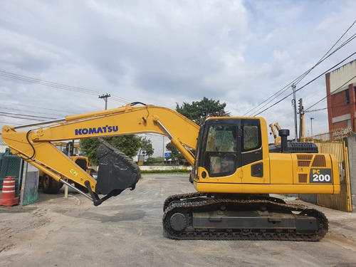 Escavadeira Komatsu Pc200-8 2011