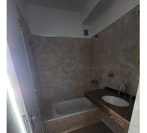 Imagen 6 de 13 de Vendo Departamento 2 Dormitorios, 2 Baños, Patio, Terraza Con Pileta B° A. Alberdi