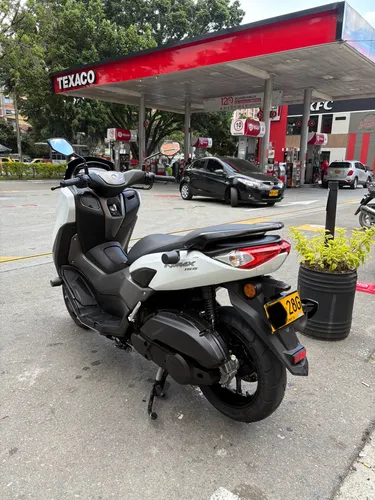 Yamaha N-max Connected