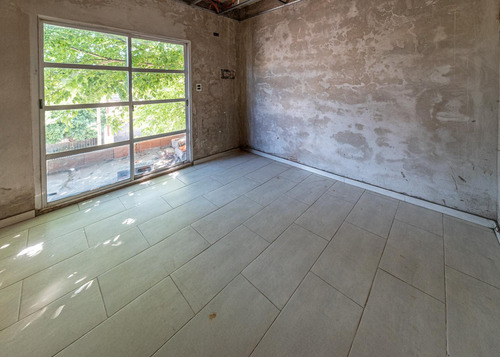 Venta 2 Locales, Casa En Planta Baja Y Departamento En Moron