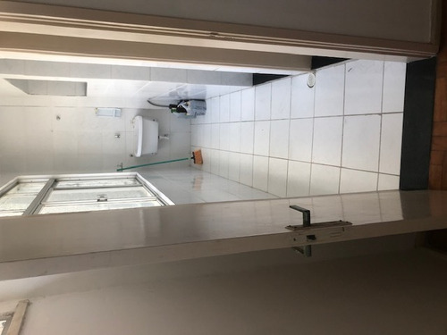 Imagem 9 de 14 de Apartamento 3/4, Terceiro Andar, Escada, Conservado
