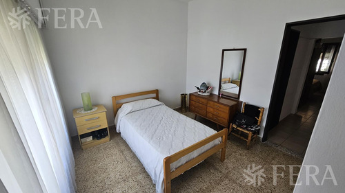Venta De Casa De 5 Ambientes Con Cochera Y Quincho En Wilde