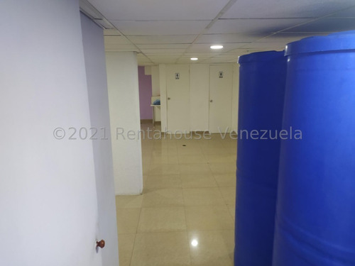 Imagen 12 de 19 de Claudia Lopez Vende Local Comercial En Los Cortijos De Lourdes Mls #22-19564