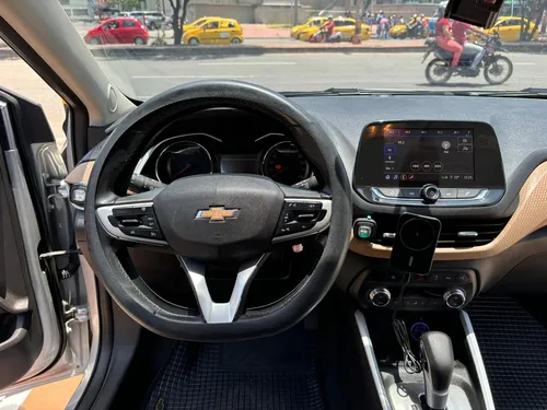 Chevrolet Onix PREMIER HB 1.0 AT