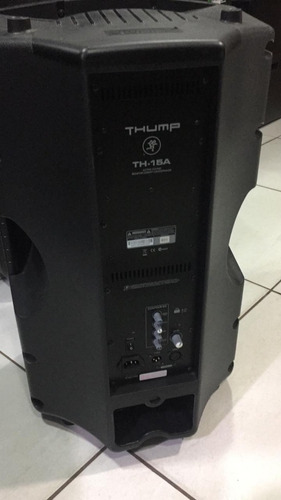 Caixa Amplificada Mackie Thump Th-15a Th 15 2 Vias 200w Cor Preto Voltagem