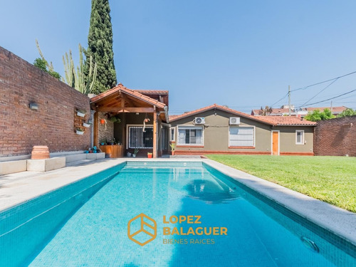 Imagen 1 de 30 de Casa 4 Ambientes En 1º 2º. Con Quincho Y Piscina . Ciudad Evita