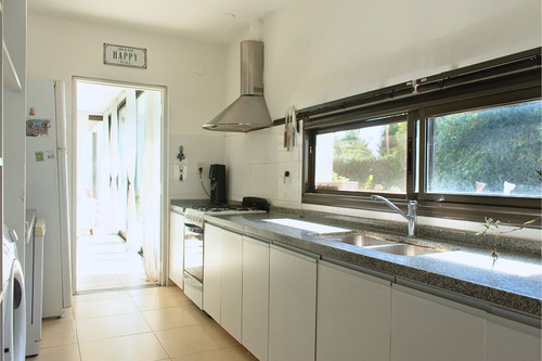 Casa En Planta Baja | 2 Dorm. | Pileta | Quincho | En Tejas 3