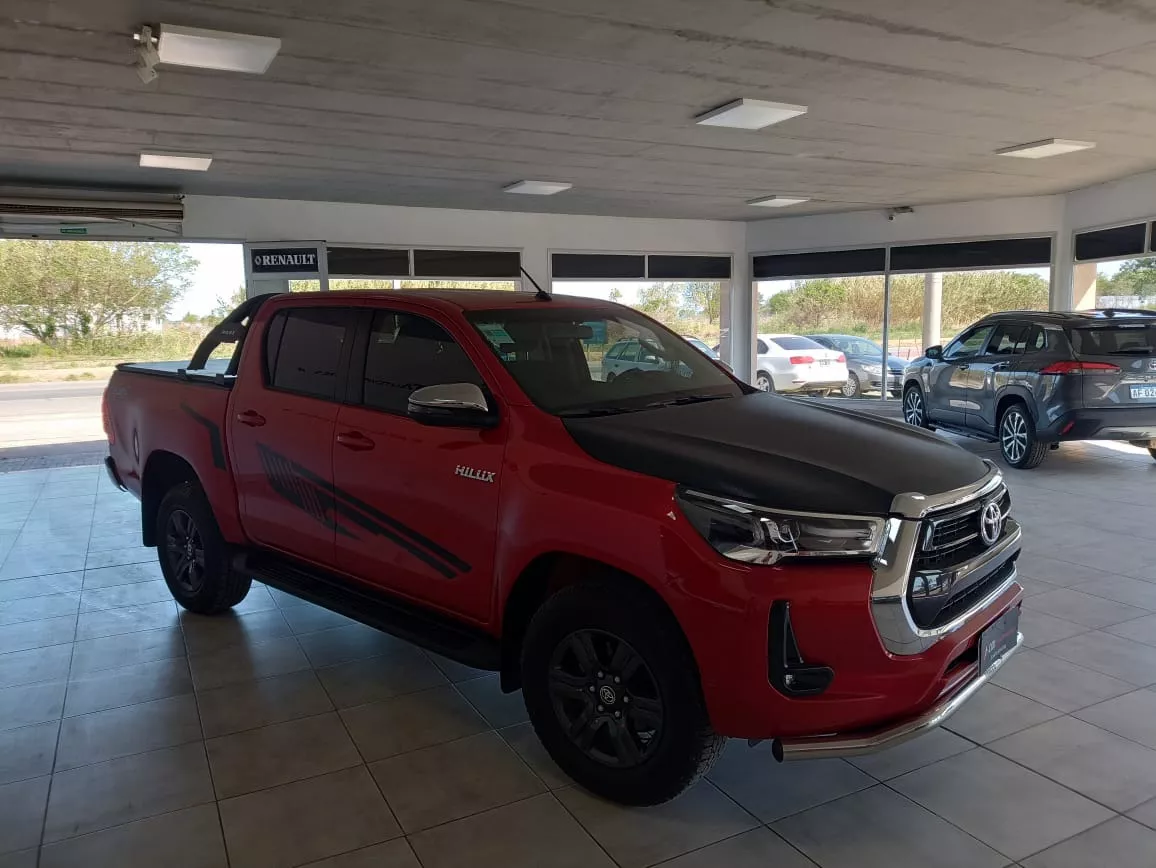 Toyota Hilux 2.8 Cd Srv 177cv 4x4 At