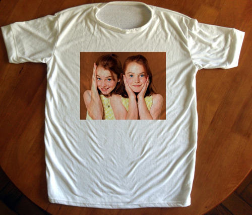 Remera Juego De Gemelas - Mundo Absurdo - Lindsay Lohan