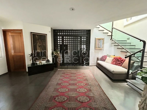 Casa En Venta En Jacarandas Qro, Con 4 Habitaciones