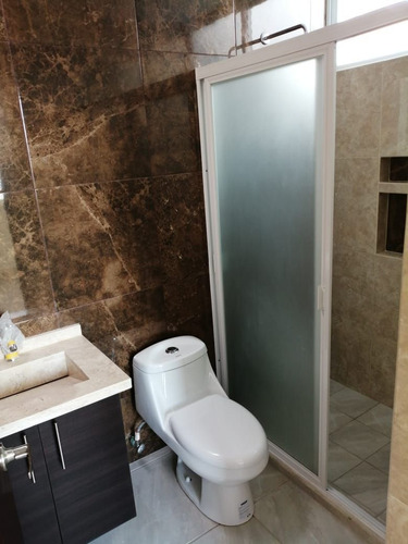 Hermosa Residencia En La Condesa Juriquilla, Estudio O 4ta Rec En Pb, Jardín,.