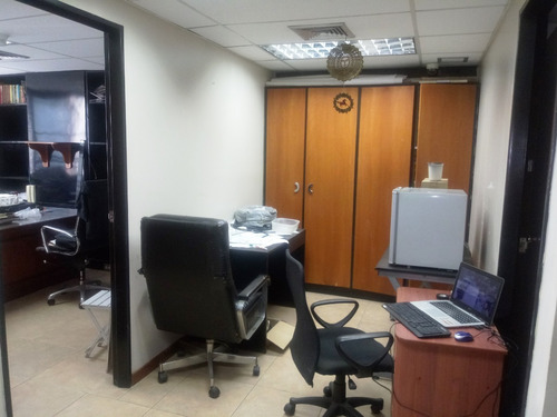 Imagen 9 de 9 de Vendo Oficina Ubicada En La Torre Lincoln , Sabana Grande, Caracas, Área 68 M2, 2 Cubículos, 2 Banos , Recepcion 3 Lineas Telefonicas, Internet , 4 Ascensores , Sistema Aire Acondicionado Central.