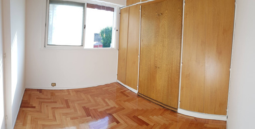 Imagen 10 de 14 de Castro Al 1700 Entre Salcedo E Inclán, Boedo. Piso 3. Al Frente Con Balcón Corrido A La Calle. 3 Ambientes. 2 Dormitorios. Superficie 68 M2. Cochera Fija Y Cubierta. Cocina Grande Con Lavadero