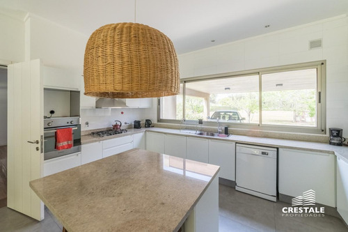 Imagen 13 de 30 de Excelente Casa De 5 Dormitorios En Venta - Rosario Golf Country Club