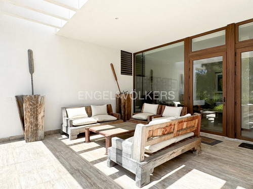 Gran Casa De 5 Dormitorios En Marbella