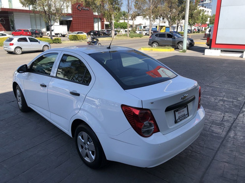 Imagen 9 de 15 de Chevrolet Sonic 4 Puertas