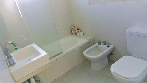 Imagen 2 de 10 de Casa Tipo Quinta Con Pileta Gran Parque !rebajada! Venta