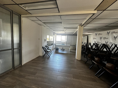 Oficina En San Isidro En Venta