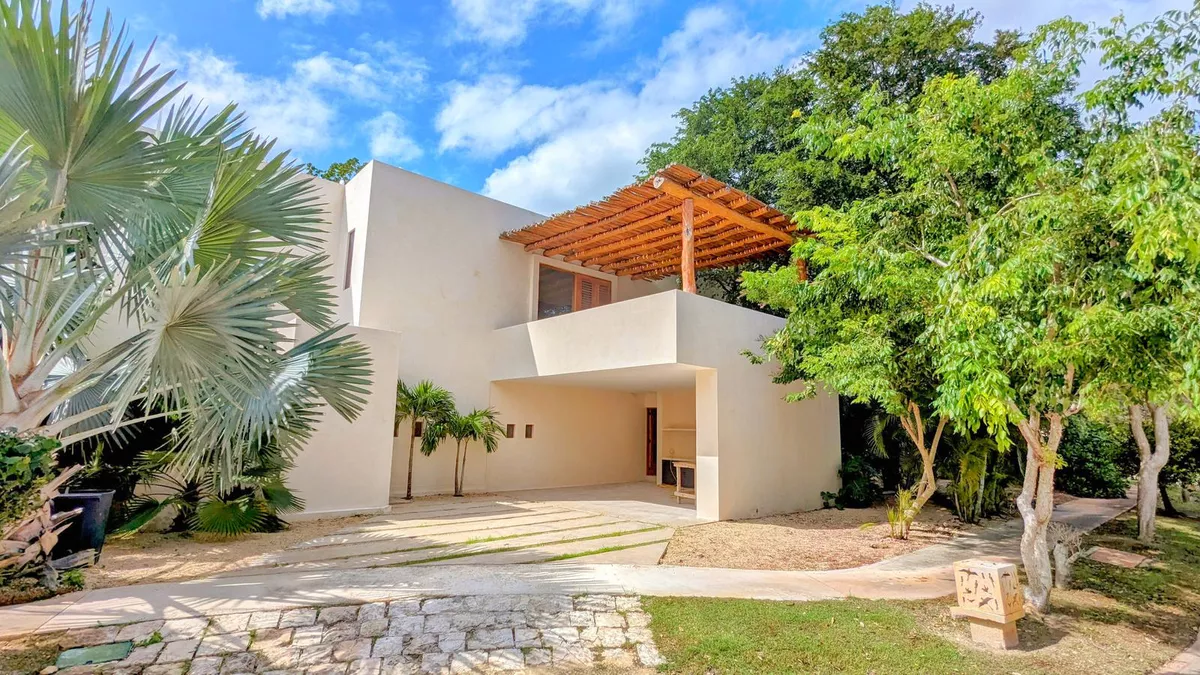 Se Vende Casa De Chukum En El Country Club