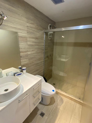 Apartamento Duplex En Alquiler En Colinas De Bello Monte, Cerca De La Embajada Americana
