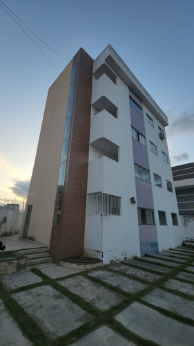 Apartamento Com Dois Quartos, Um Banheiro, Todo Mobiliado.