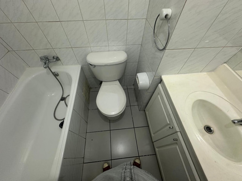 Departamento A , 2 Cuadras Estacion Santa Ana Metro