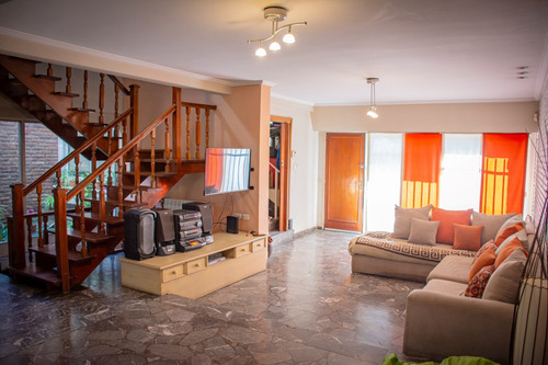 Casa Chalet En Venta En El Palomar, Morón, G.b.a. Zona Oeste