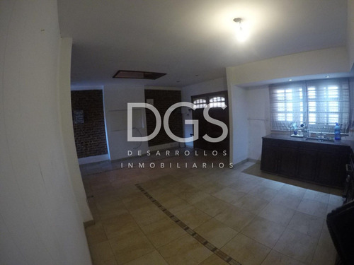 Casa 5 Ambientes En Venta En Banfield