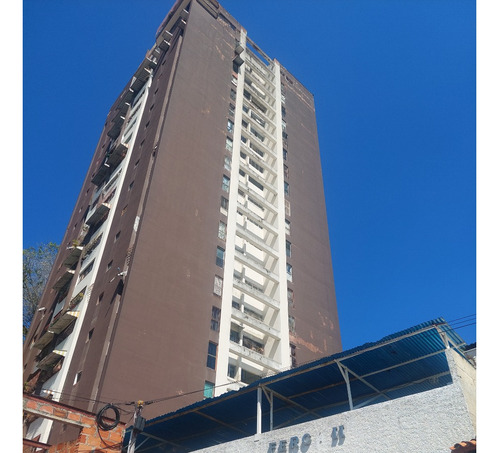 Best House Vende Amplio Apartamento En Residencias El Ferco, Los Teques.