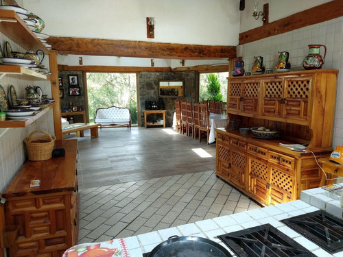 Gran Oportunidad! Terreno Con Construcciones Diversas