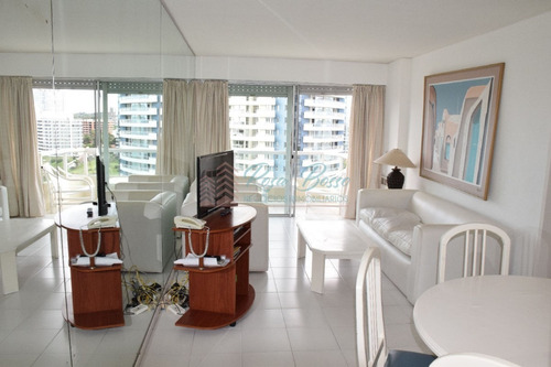 Apartamento En Brava, 2 Dormitorios *- Ref: 1116