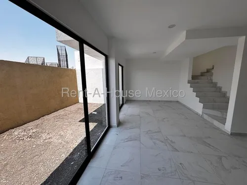 El Nuevo Refugio. Casa De 4 Recámaras Con 1 En Planta Baja - Renta